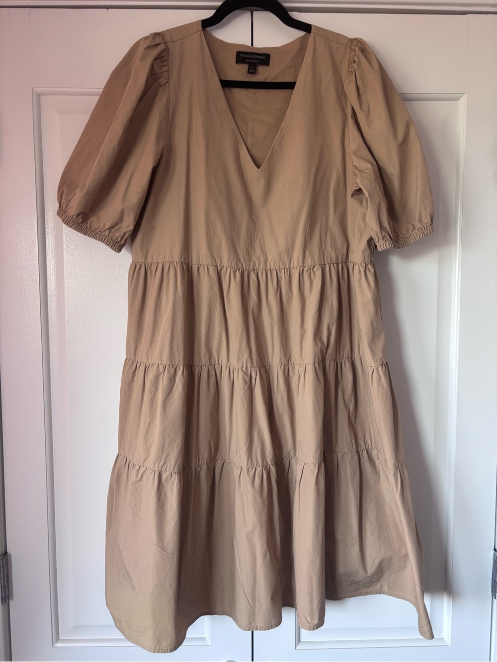 Banana Republic Tiered V-Neck Puff Sleeve Cotton Dress. Size Large Pre Loved.